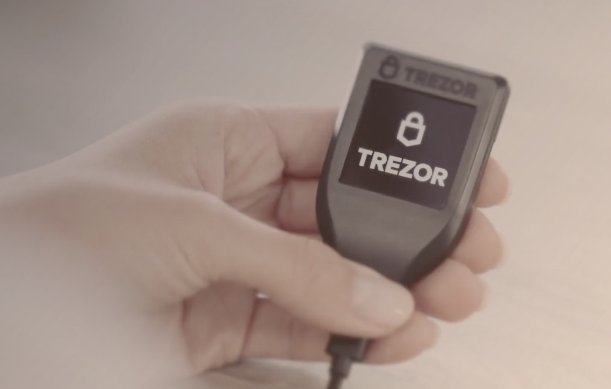 Review: Trezor Model T - Bitcoin.nl